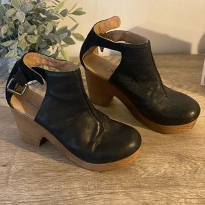 leather black wedged clogs